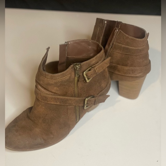 Preloved‎ ShoeDazzle Brown Suade Ankle Boots, no box, size 10 - Picture 5 of 7